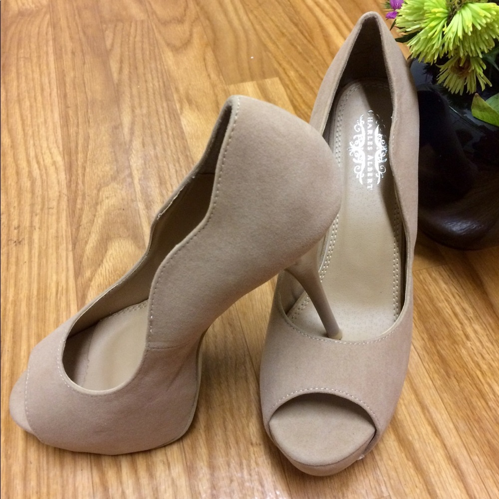 (Price Drop) Charles Albert Suede Tan Heel Size 9